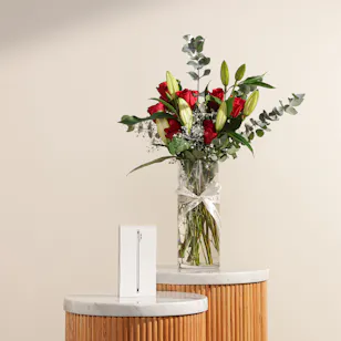 Apple iPhone Air 256GB Light Gold | Bloom Whisper Flower Vase