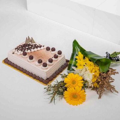 Baskin Robbins Cake Chocolate Truffle with Premium Hand Bouquet