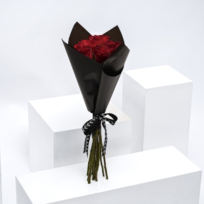 12 Red Roses | Black Wrap