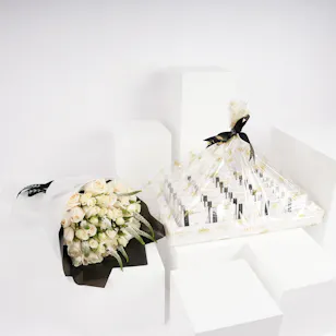 Laviviane Giveaways Chocolates Tray | White Blooms