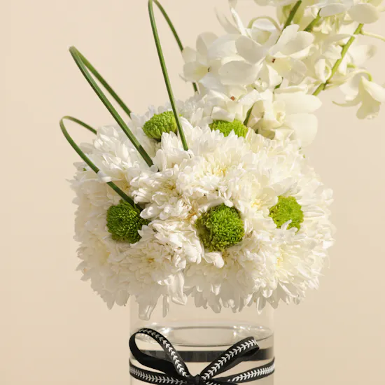White Elegance Flowers Vase