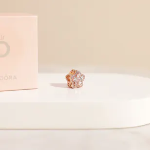Pandora Sparkling Snowflake Pavé Charm