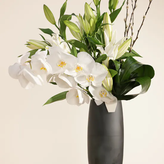 Radiant White Elegance Flower Vase