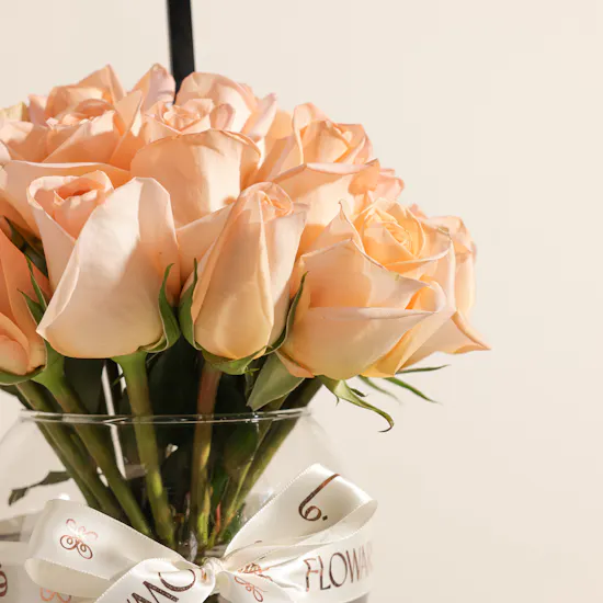 Abdul Samad Al Qurashi Sasora Agarwood Oil | Graduation Peach Rose Vase
