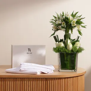 Richy Gift for Men | Blooming Vase Richy Gift for Men | Blooming Vase