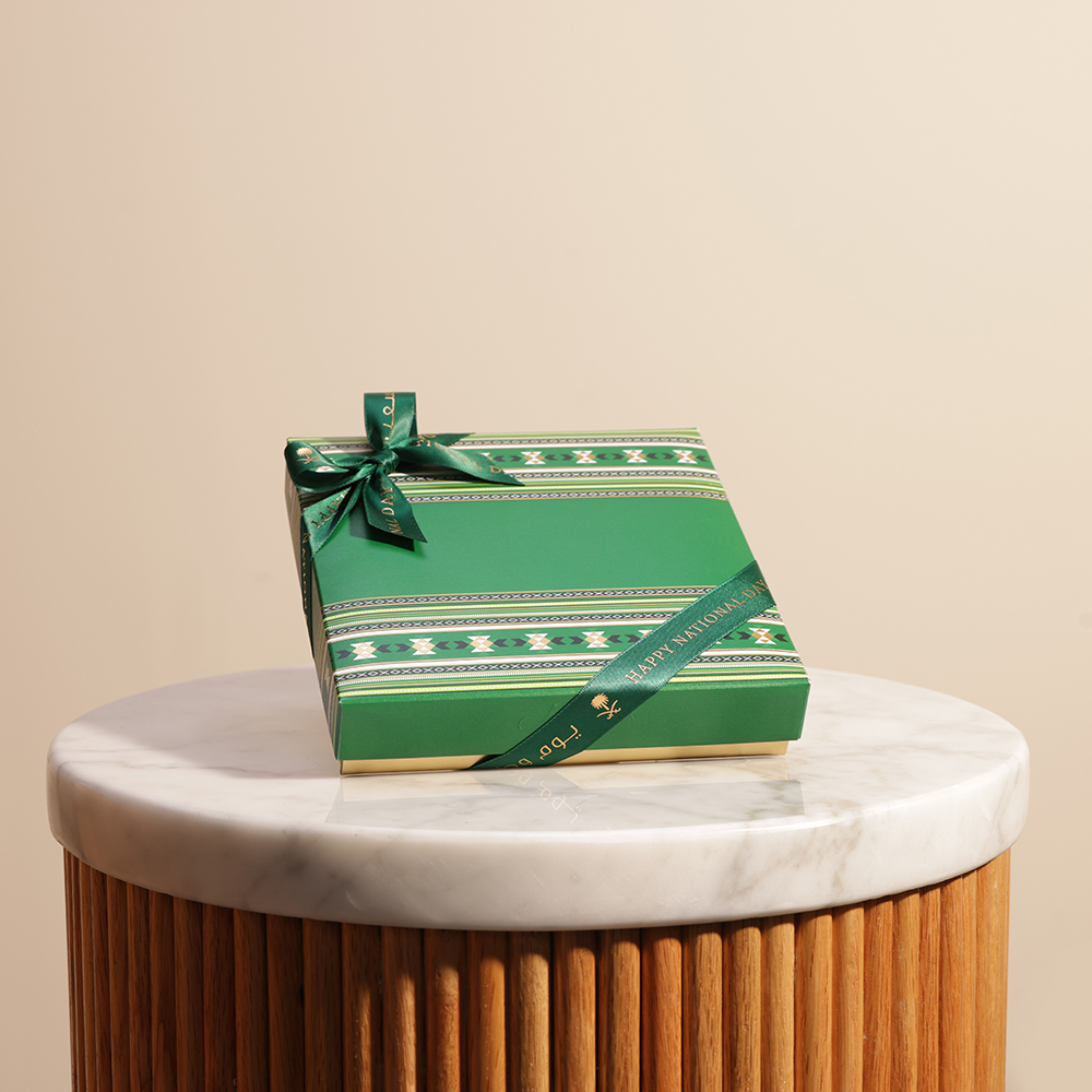 صندوق شوكولاتة يوم وطني سعيد من بتيل | 12 قطعة