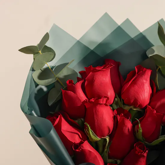 Floward Card 100 KWD and Chocolate Box | Delightful Flowers
