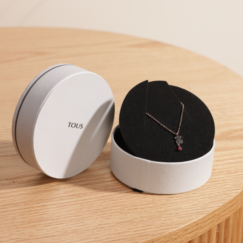 قلادة الفيرميل الوردي مع عليقة دب فضية من توس 