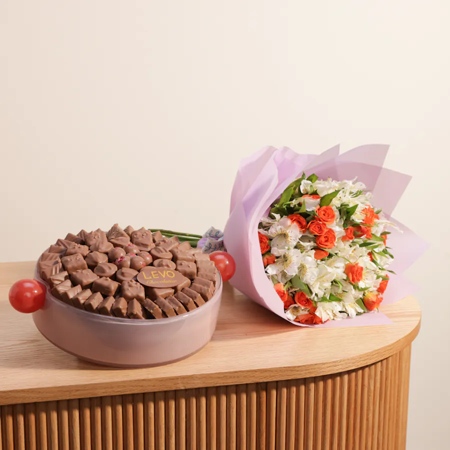 Levo Mix Chocolate Tray | Flowers Bouquet 1