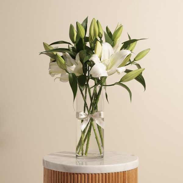 White Lily Shine Flowers Vase | 8 Flowers