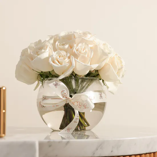 Abdul Samad Al Qurashi Crassna Sioufi Agarwood Set | Serene White Roses Vase
