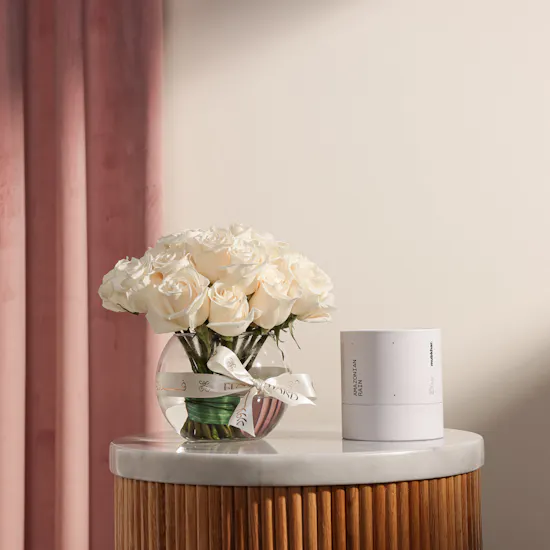 Mubkhar Amazonian Rain Candle | White Roses Vase