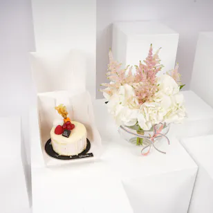 Chunk Crunchy Berries Small Cake | Softness Vase