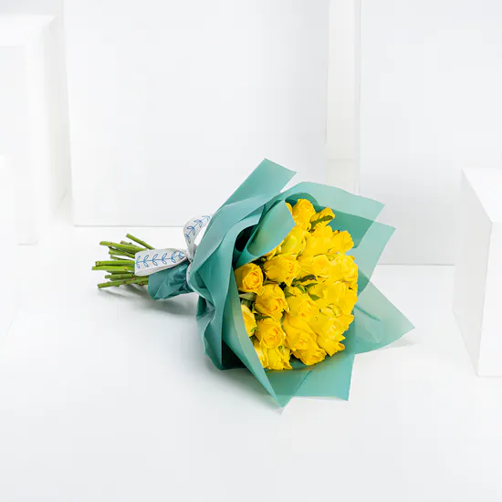 Yara’s Corner Pinocalada Cake | Yellow Roses