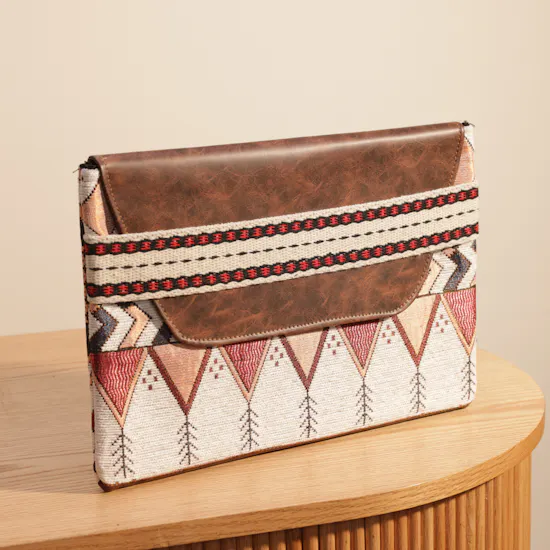 Kaseb Al-Qatt Al-Asiri Pouch