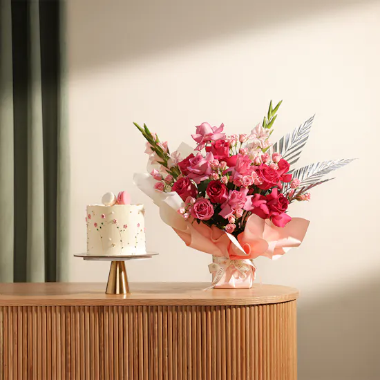 Floward Flowers with Macrons Cake | Unique Bouquet