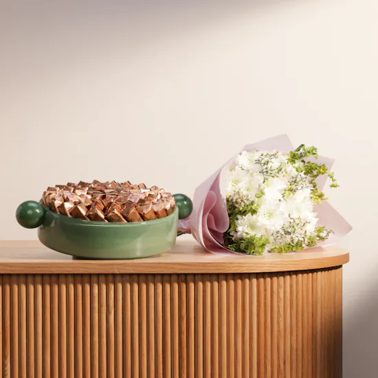 Levo Crepe Dentelle Chocolate Green Tray | Flowers Bouquet