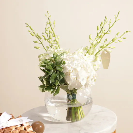 Levo Crepe Dentelle Chocolate Green Tray | Fancy Flower Vase