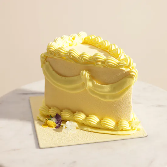 Sweet Ateiler Summer Yellow Cake