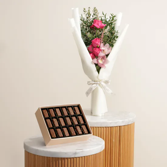 Chocoline Crêpes Dentelle Box | Calm Flower Bouquet
