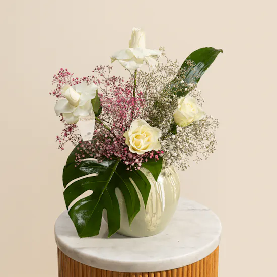 Nno Enchanting Flower Pearly Ribbed Vase