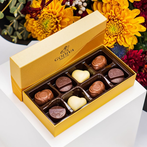 Assorted Chocolate Gold Gift Box, 8 PC with Bouquet Floward Dubai