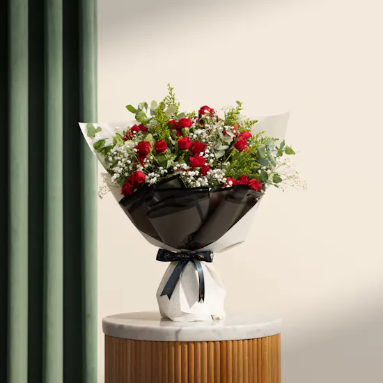 Classic Romantic Flowers Bouquet