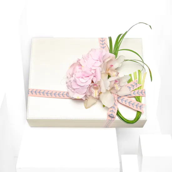 Five Leaves Tea with Delicate Blooms Bouquet