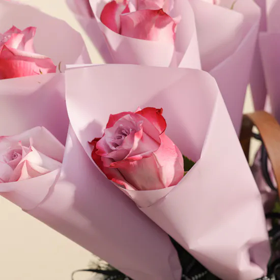 Founding Day Rose Favors Basket