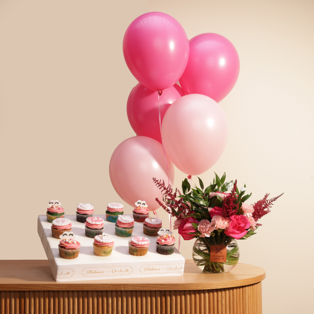 كب كيك المولودة الجديدة من هلن بيكري | بالونات وزهور