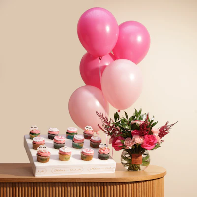 كب كيك المولودة الجديدة من هلن بيكري | بالونات وزهور كب كيك المولودة الجديدة من هلن بيكري | بالونات وزهور