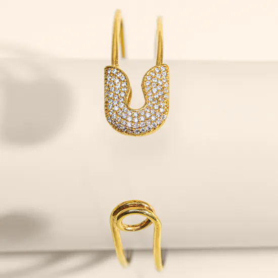 Hrh Safety Pin Gold Plated Bangle
