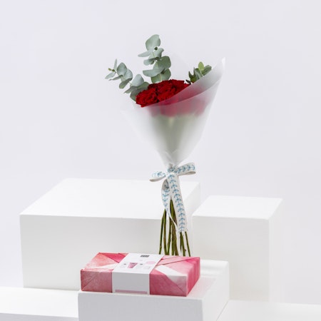 The Ritual of Sakura Small Gift Set from Rituals | Crimson Love Flowers
