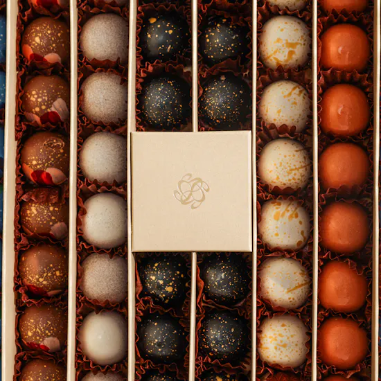 Nua Luxury Nakheel Cream Large Bonbon Box | Eid Festive Flower Vase