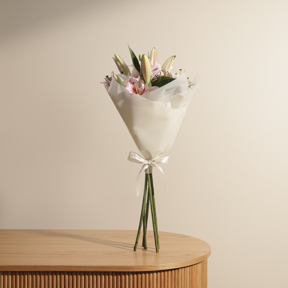 Blush Pink Lily Bouquet | 5 Flowers