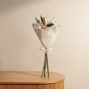 Blush Pink Lily Bouquet | 5 Flowers