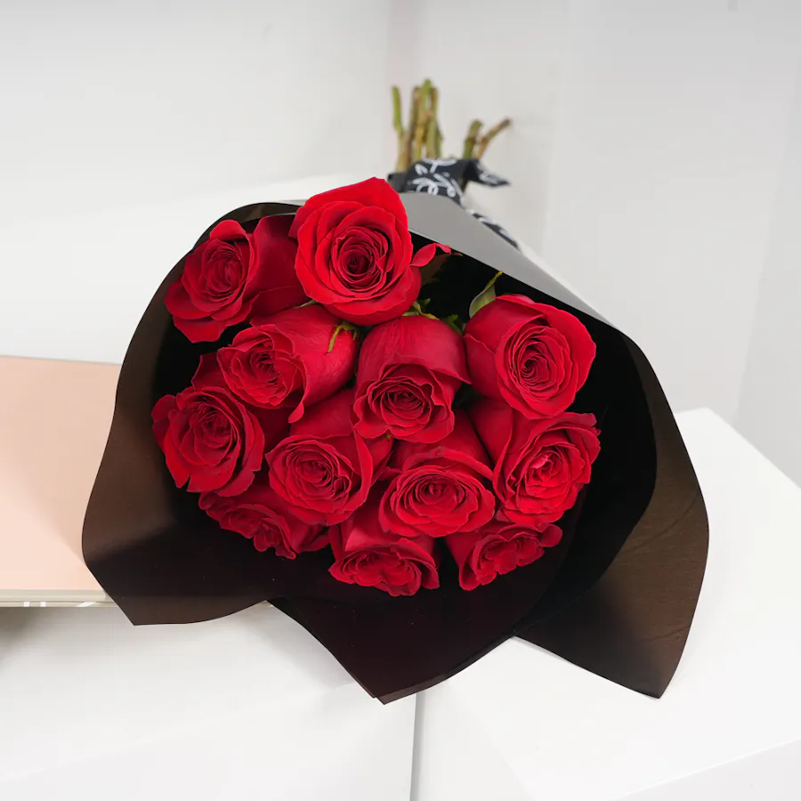 Floward Crunchy Chocolate Box | Red Roses 6
