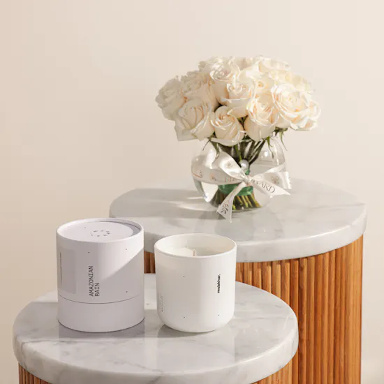 Mubkhar Amazonian Rain Candle | White Roses Vase