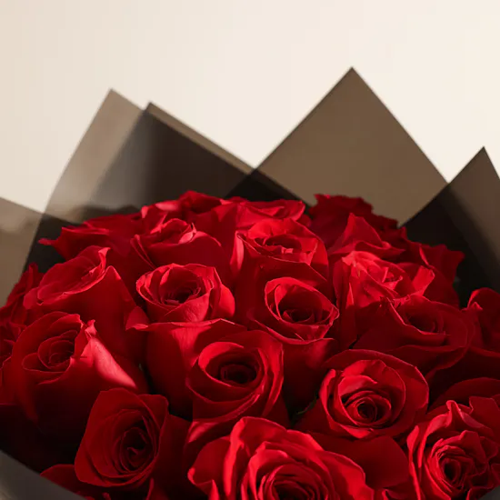 Cle Bakery Red Hearts Cake | Dazzling Red Rose Bouquet