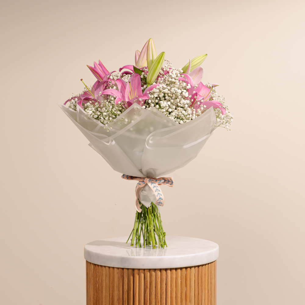 باقة زهور ليليوم وردية حالمة