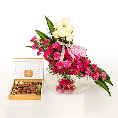 Linne Chocolate Salted Caramel and Open Chocolate Box | Blooming pink  