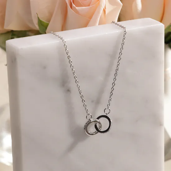 Zus Interlocking Rings Pendant Necklace | Rose Vase
