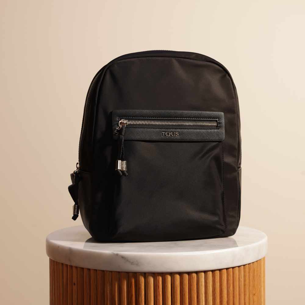 حقيبة ظهر سوداء من توس