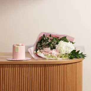 Rose Ribbon Mini Cake | Delicate Bouquet