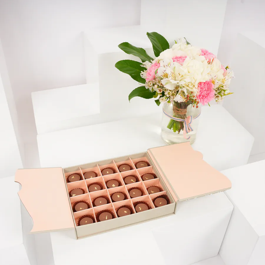 Floward Caramel Chocolate Box | Beauty Vase 5