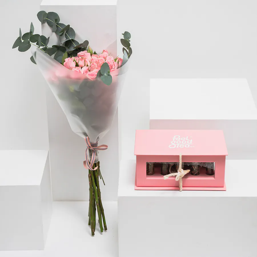 Feel Good Tea Pink Discovery Box | Pink Baby Roses 1