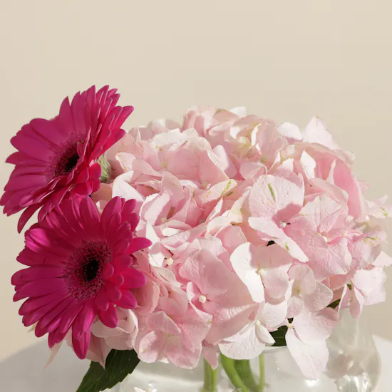 Omani Women’s Day Radiance Flower Vase