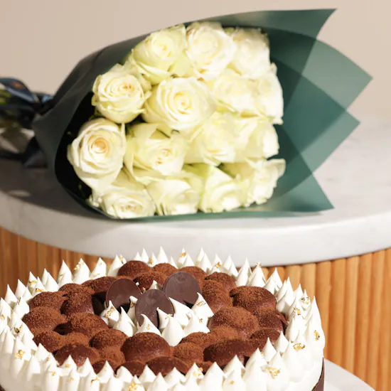 Patisserie by Guillermo Palomo Tiramisu Cake | Dreamy Flowers Bouquet