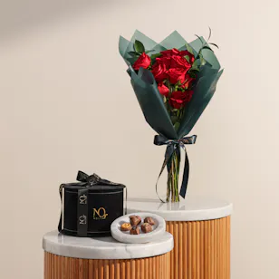Nor Noyau Medium Black Velvet Chocolates Box | Bloom Royale Flower