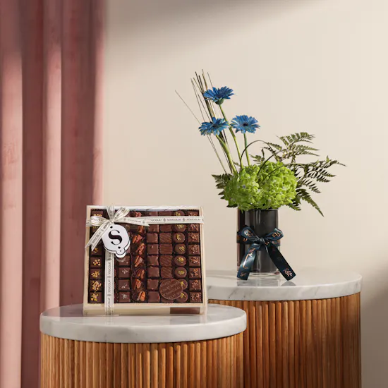 Soucolat Mixed Chocolate Wooden Tray | Blue Hue Flowers